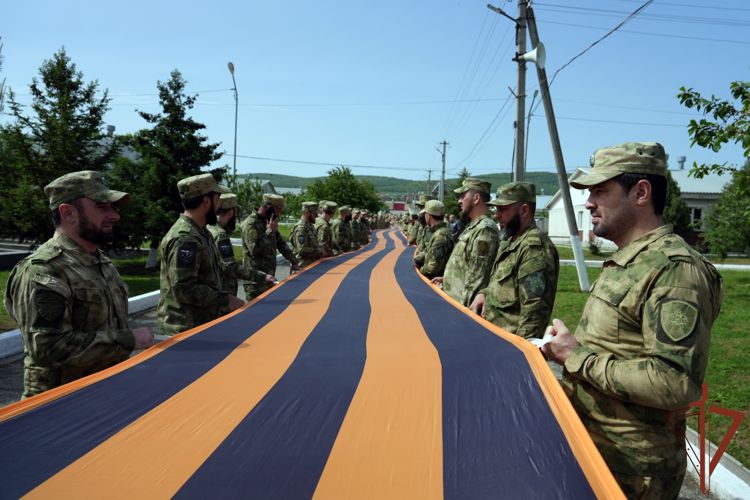 Военнослужащие Росгвардии присоединились к акции «Георгиевская лента» в Чеченской республике»