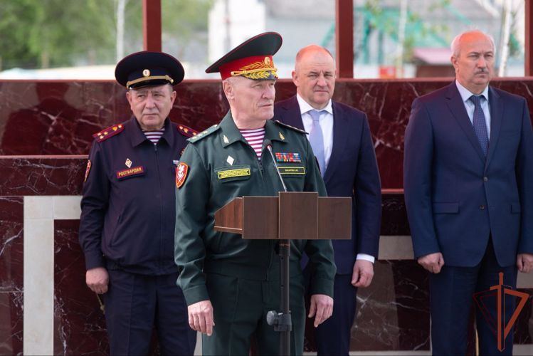 Командующий Северо-Кавказским округом Росгвардии вручил госнаграды сотрудникам ведомства в Карачаево-Черкесии