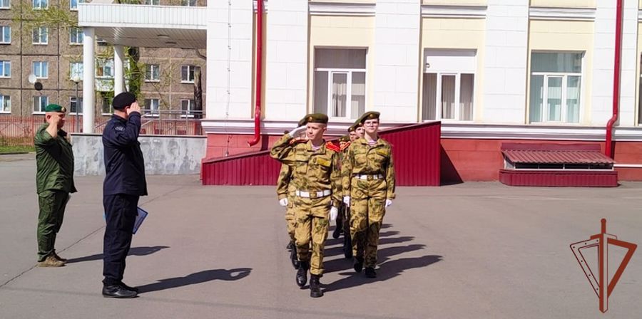 Цикл патриотических встреч со школьниками  продолжает Росгвардия на Урале 