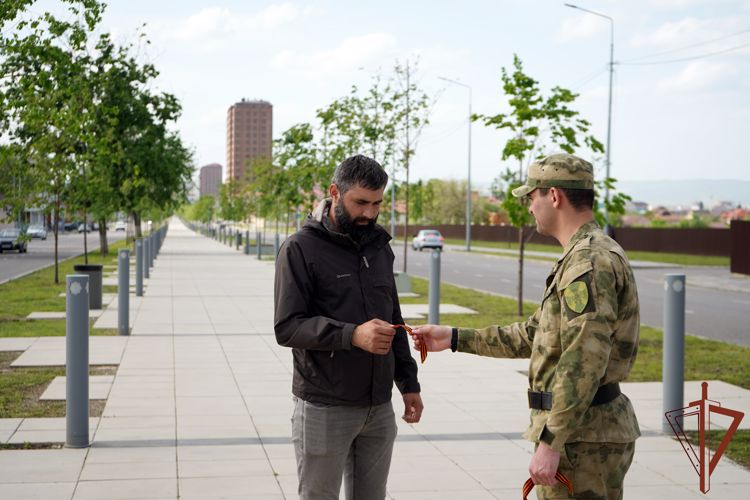 Военнослужащие Росгвардии присоединились к акции «Георгиевская лента» в Чеченской республике»