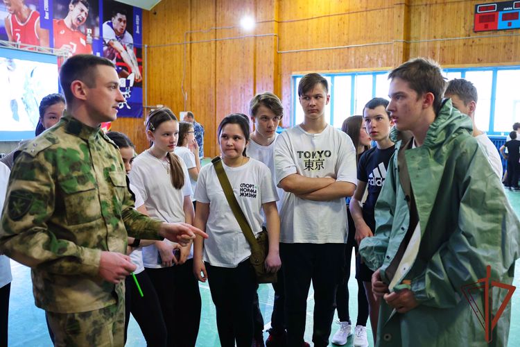 Ряд патриотических мероприятий для школьников провели росгвардейцы на Урале