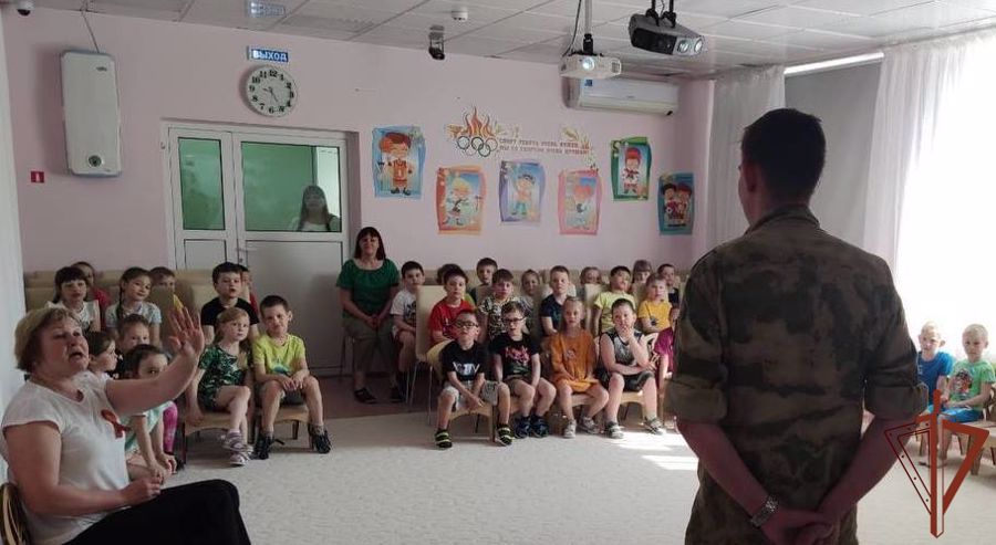 В рамках празднования Дня Победы росгвардейцы в Уральском округе провели ряд военно-патриотических мероприятий