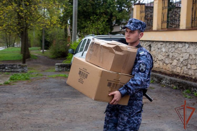 Гуманитарную помощь в зону СВО отправили сотрудники Росгвардии из Подмосковья 