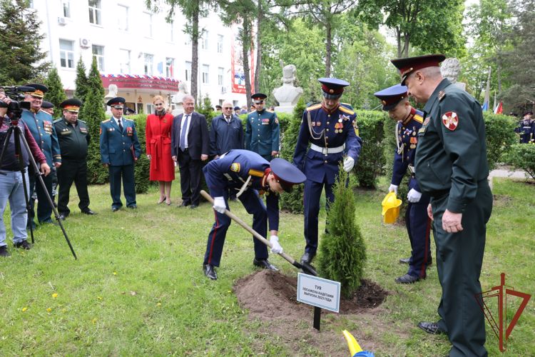 Выпускники МПКУ им. М.А. Шолохова Росгвардии простились со знаменем училища