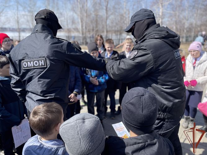 Профориентационные мероприятия для молодёжи проводят росгвардейцы в Сибири