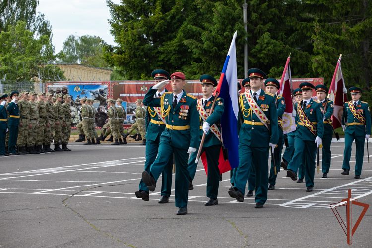 Саровской дивизии Росгвардии вручено Боевое знамя