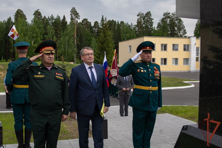 Саровской дивизии Росгвардии вручено Боевое знамя