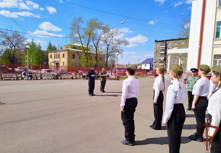 Цикл патриотических встреч со школьниками  продолжает Росгвардия на Урале 