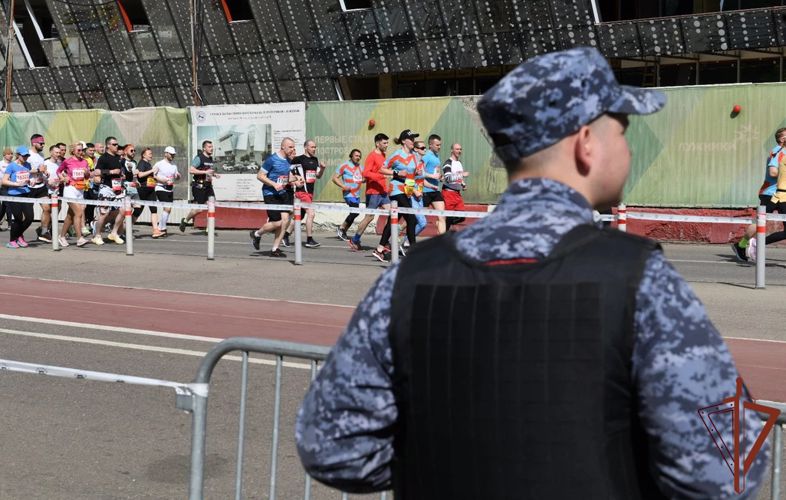 Росгвардейцы обеспечили безопасность на Московском полумарафоне