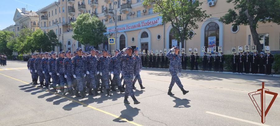 На юге России росгвардейцы стали участниками парадов Победы (видео)
