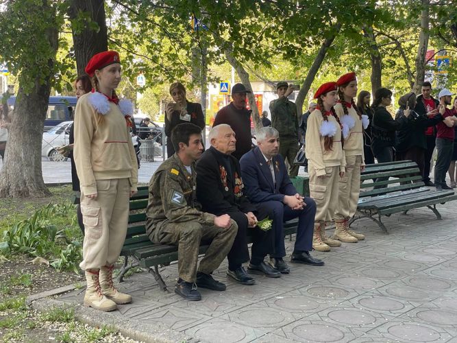 В Дагестане росгвардейцы провели персональный парад для ветерана Великой Отечественной войны 