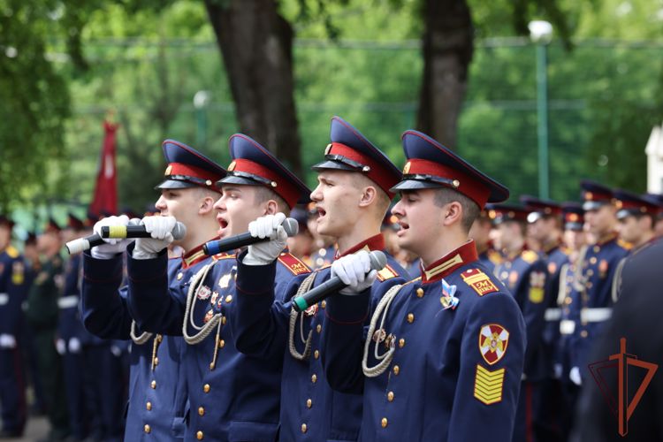 Выпускники МПКУ им. М.А. Шолохова Росгвардии простились со знаменем училища