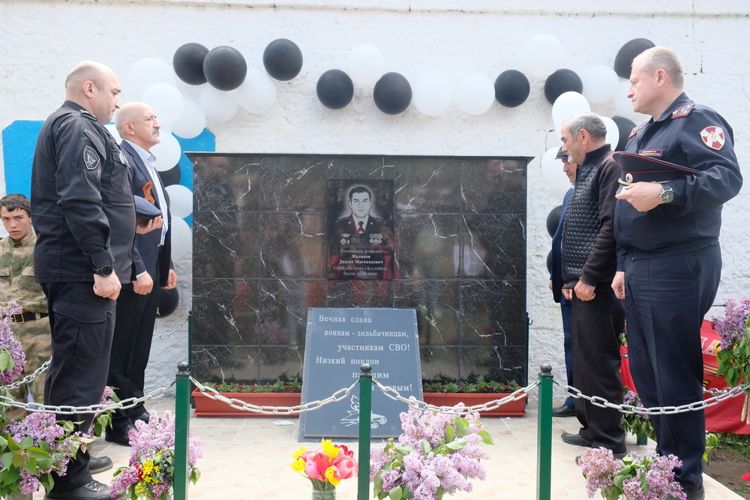В Дагестане открыли мемориальный комплекс сотруднику СОБР Росгвардии