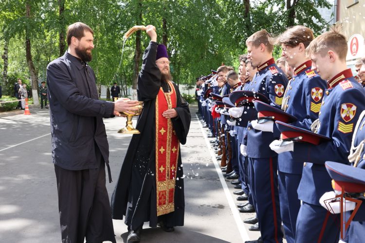 Выпускники МПКУ им. М.А. Шолохова Росгвардии простились со знаменем училища