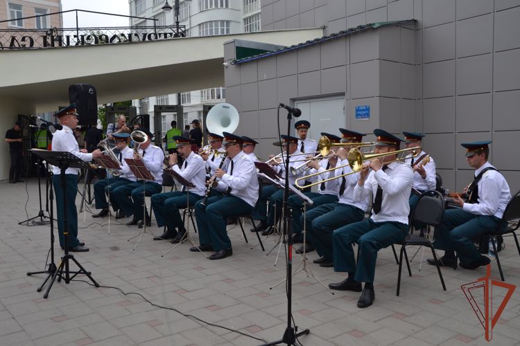 В Самаре росгвардейцы стали почетными гостями фестиваля «Пресса — 2023»