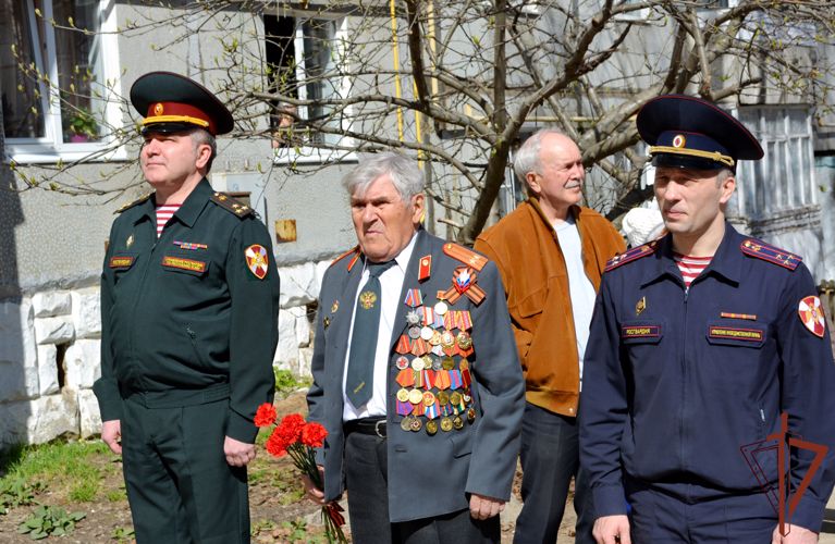 В Сыктывкаре стартовала патриотическая акция «Парад у дома ветерана» (видео)