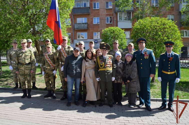 Патриотическую акцию «Парад у дома ветерана» поддерживают росгвардейцы на Урале