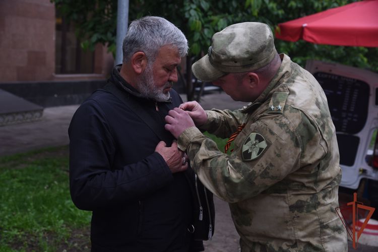 Военнослужащие Росгвардии присоединились к акции «Георгиевская лента» в Чеченской республике»