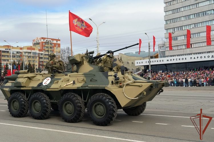 Росгвардейцы приняли участие в парадах Победы на северо-западе страны 