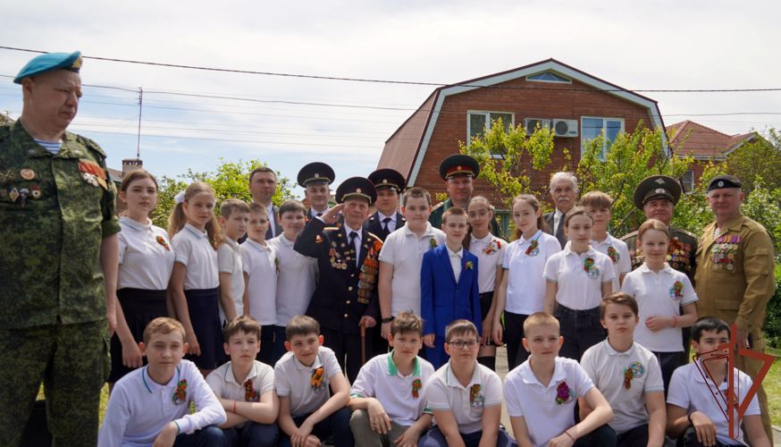 Росгвардейцы в Ростове-на-Дону поздравили с Днем Победы ветерана Великой Отечественной войны