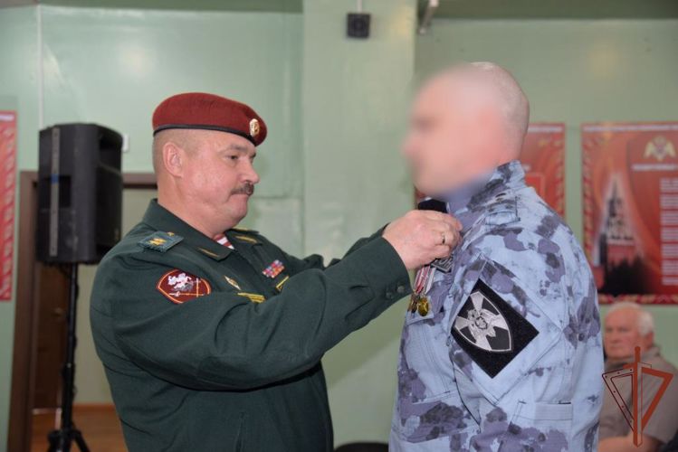 Врио командующего Уральским округом Росгвардии поздравил свердловский ОМОН на транспорте с юбилеем