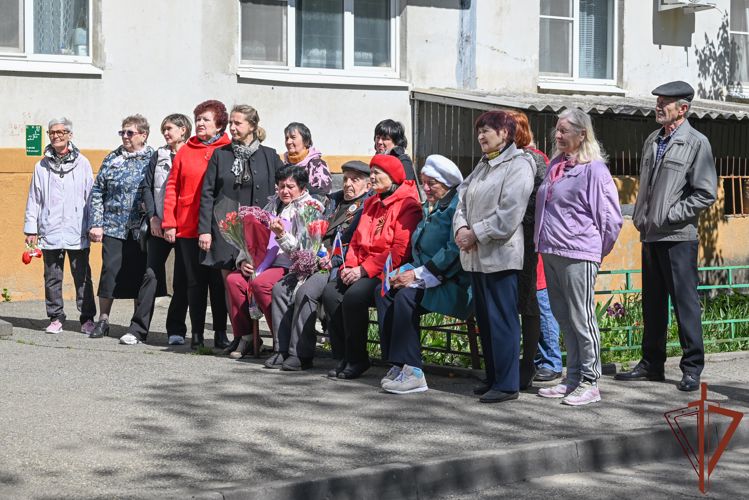 На Ставрополье росгвардейцы поддержали акцию «Концерт у дома ветерана» 