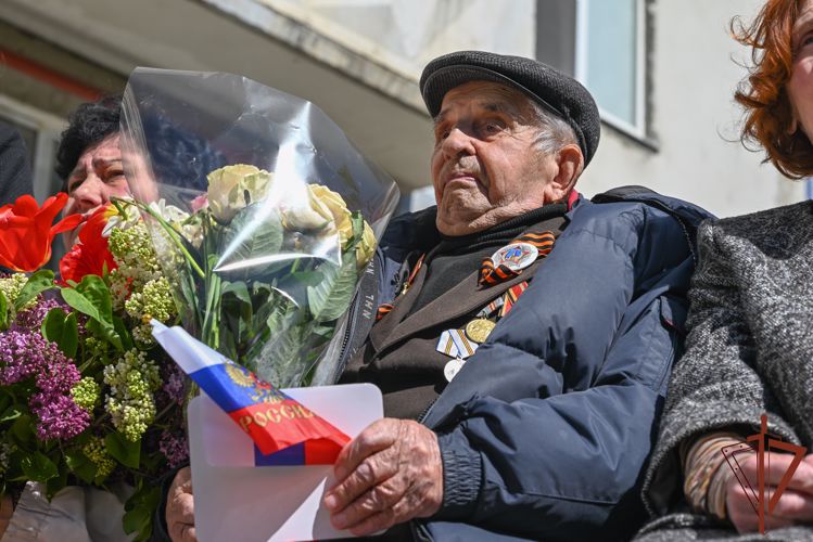 На Ставрополье росгвардейцы поддержали акцию «Концерт у дома ветерана» 