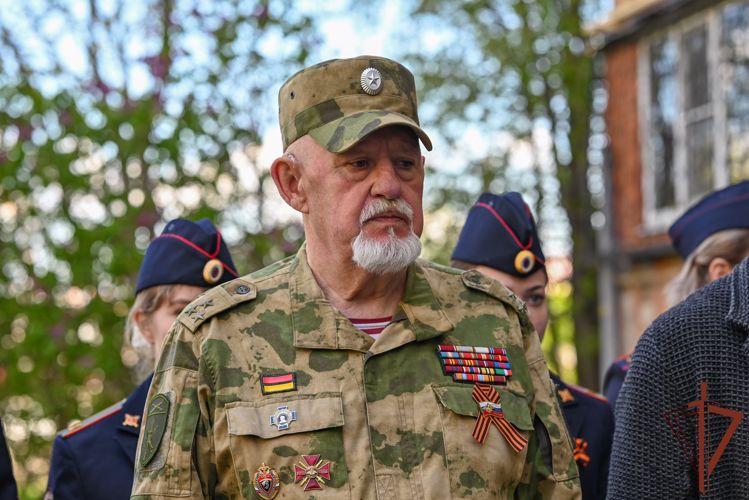 На Ставрополье росгвардейцы поддержали акцию «Концерт у дома ветерана» 
