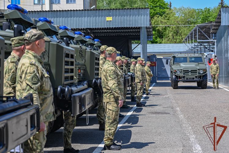 Сотрудники Росгвардии получили новые служебные автомобили в Ставрополе