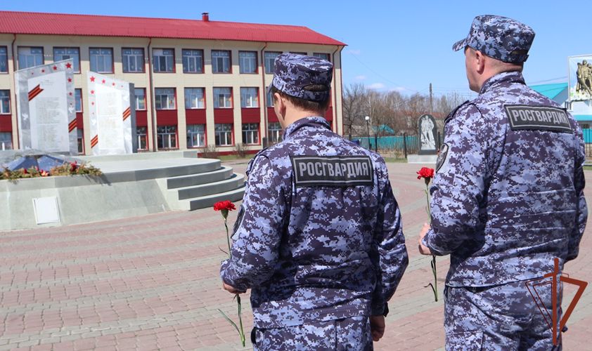   На Урале росгвардейцы приняли участие в ряде патриотических мероприятий в преддверии Дня Победы (видео)
