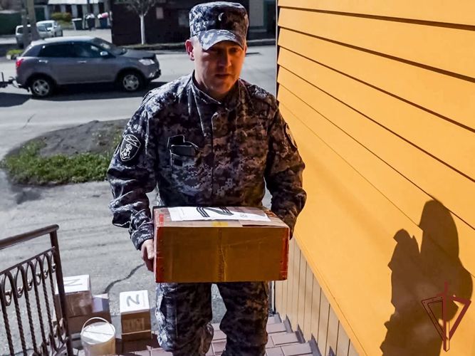 Росгвардейцы отправили посылки из Кузбасса в район проведения спецоперации (видео)