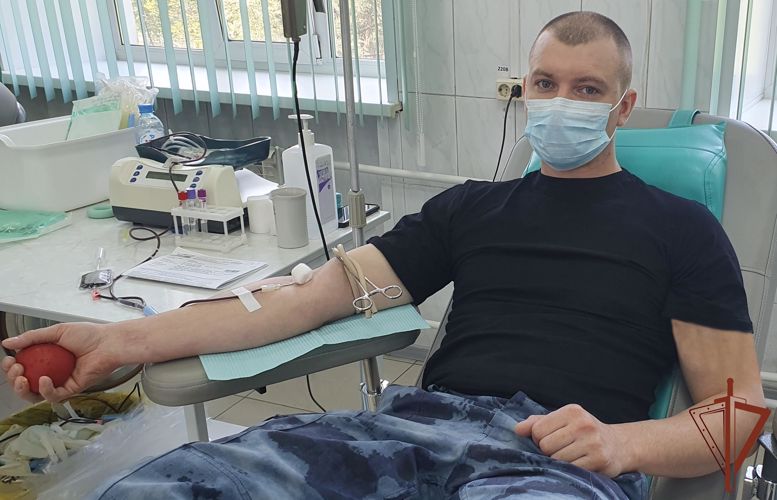 Росгвардейцы сдали кровь для нуждающихся юных пациентов Кузбасса