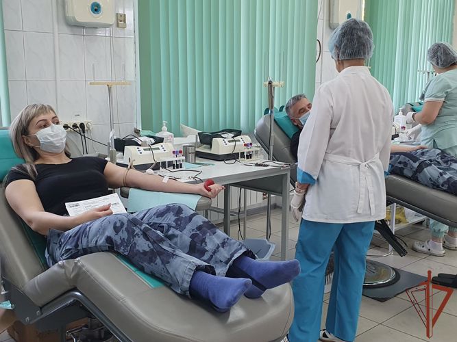 Росгвардейцы сдали кровь для нуждающихся юных пациентов Кузбасса