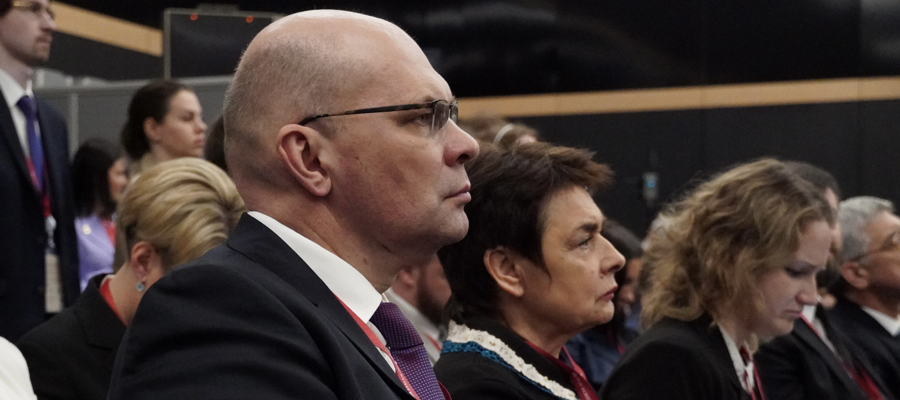 Генерал-полковник Олег Плохой принимает участие в Петербургском международном юридическом форуме