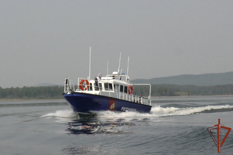 Моряки Росгвардии отработали учебные задачи во время рейдового сбора на Урале (видео)