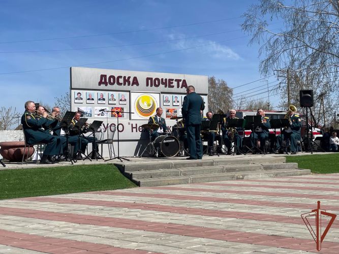 В Сибири росгвардейцы поздравляют ветеранов Великой Отечественной войны