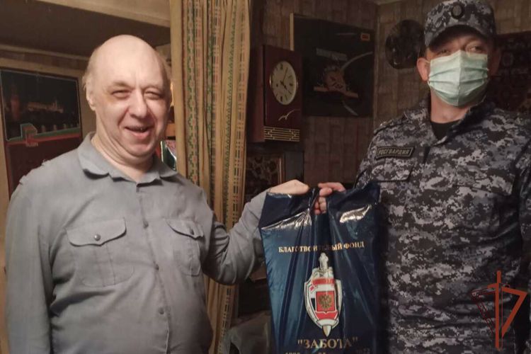 Сотрудники ЦСН ВО Росгвардии поздравили ветеранов Великой Отечественной войны с 78-летием Победы