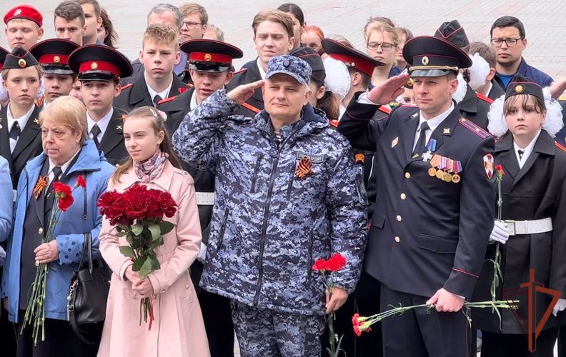Сотрудники Центра специального назначения вневедомственной охраны Росгвардии возложили цветы к Могиле Неизвестного солдата