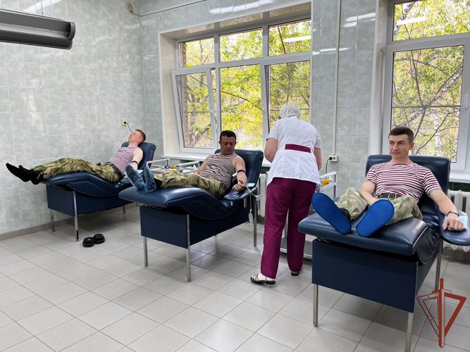 Военнослужащие Росгвардии пополнили банк крови медицинских учреждений в Озерске