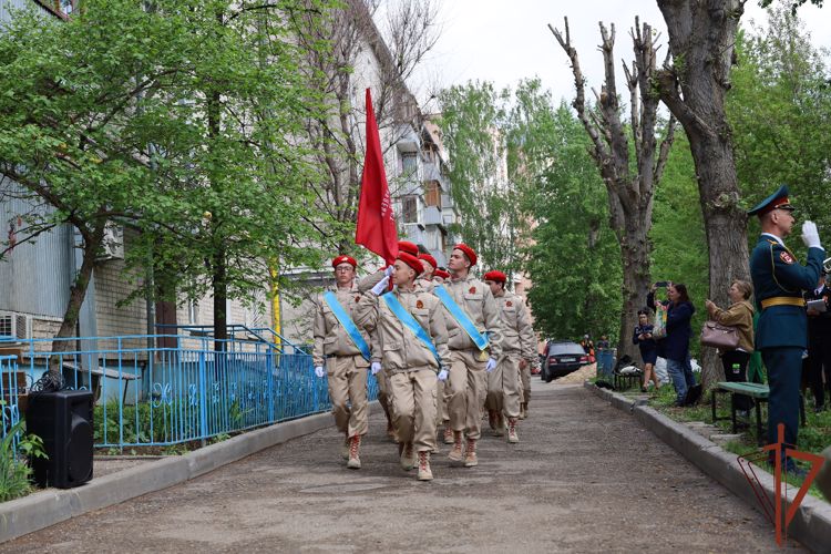 В Казани Росгвардия проводит акцию «Парад у дома ветерана» (видео)