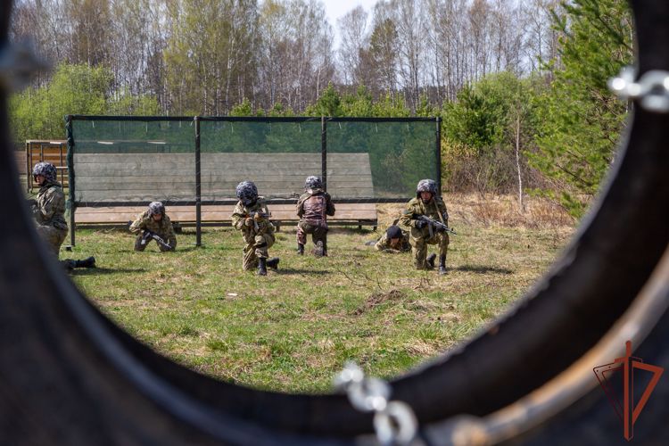 В рамках празднования Дня Победы росгвардейцы в Уральском округе провели ряд военно-патриотических мероприятий