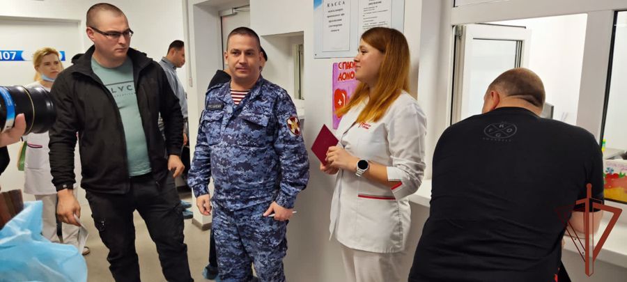 Донорами крови стали росгвардейцы в Крыму и Севастополе