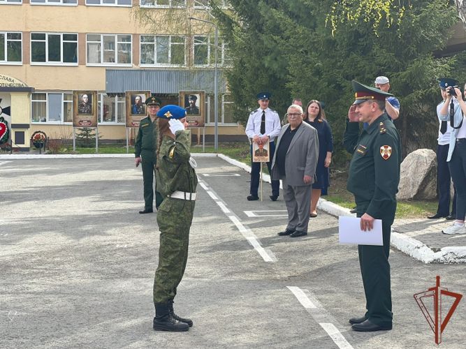  Цикл патриотических встреч росгвардейцев с учащимися школ региона продолжается на Урале