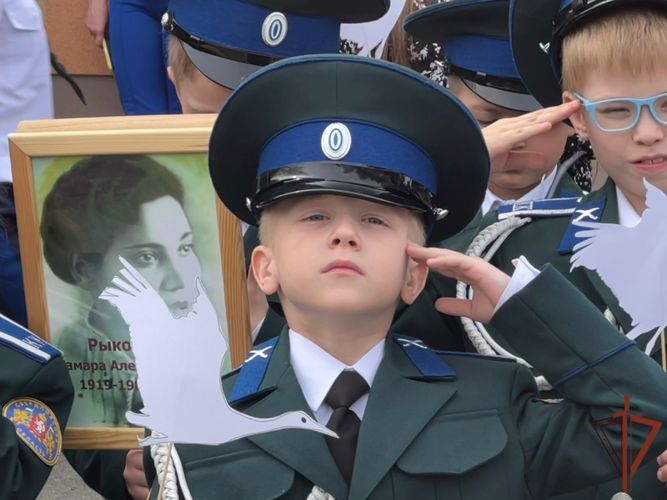  Цикл патриотических встреч росгвардейцев с учащимися школ региона продолжается на Урале