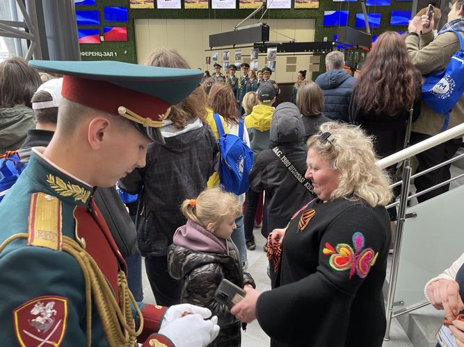 Флешмоб в честь Дня Победы провели военные музыканты - росгвардейцы в Ростовской области (видео) 
