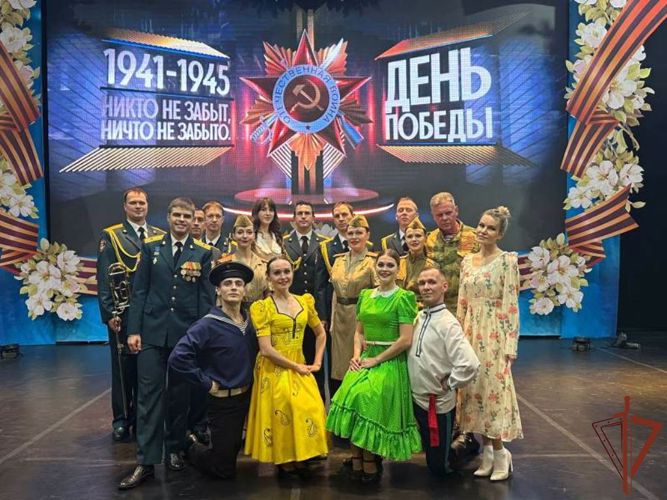 Ансамбль песни и пляски Уральского округа Росгвардии в день Великой Победы выступил с концертом в Сургуте