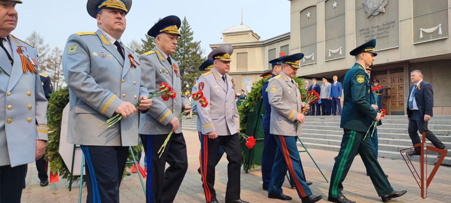 В Сибири росгвардейцы возложили цветы к мемориалам и почтили память погибших героев Великой Отечественной войны в День Победы