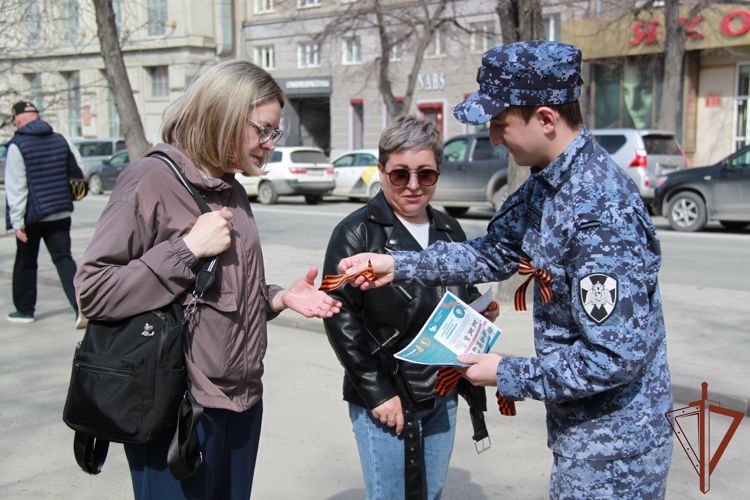 Ко Всероссийской акции «Георгиевская ленточка» присоединились росгвардейцы из Сибири   
