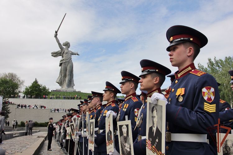 При участии Росгвардии в Волгограде состоялось патриотическое мероприятие для участников Всероссийского кадетского сбора «Наследники Победы»