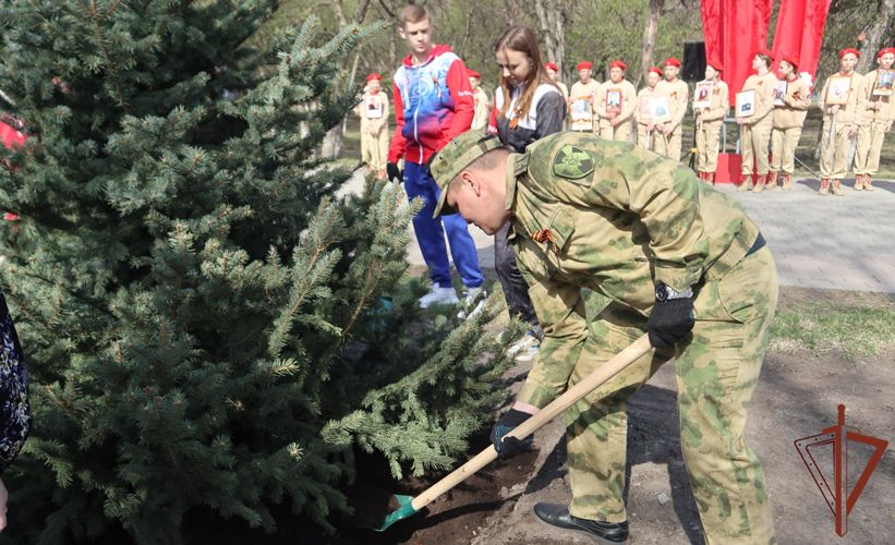   На Урале росгвардейцы приняли участие в ряде патриотических мероприятий в преддверии Дня Победы (видео)